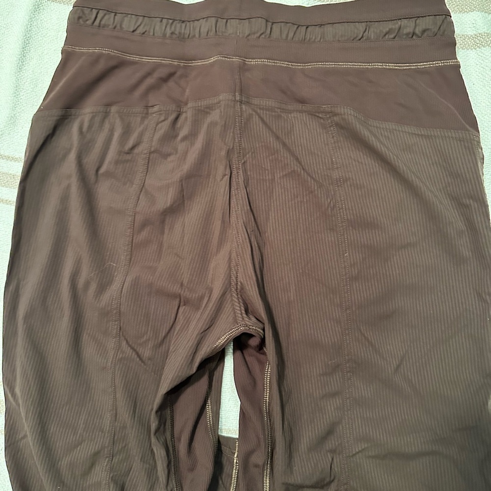 Lululemon Dance Studio Mid-Rise Cropped Pant Java Size 8 - Picture 7 of 7